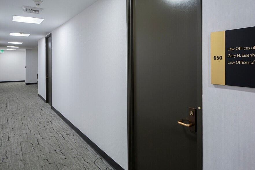 More Photos Of 16130 Ventura Blvd, Encino Office For Lease