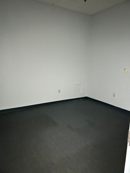 More Photos Of 1148-1166 Westowne Dr, Neenah Unknown For Lease