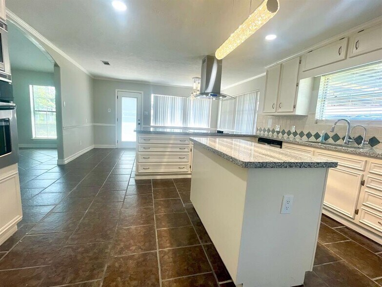 More Photos Of 14221 Horseshoe Bnd, Conroe Specialty For Lease