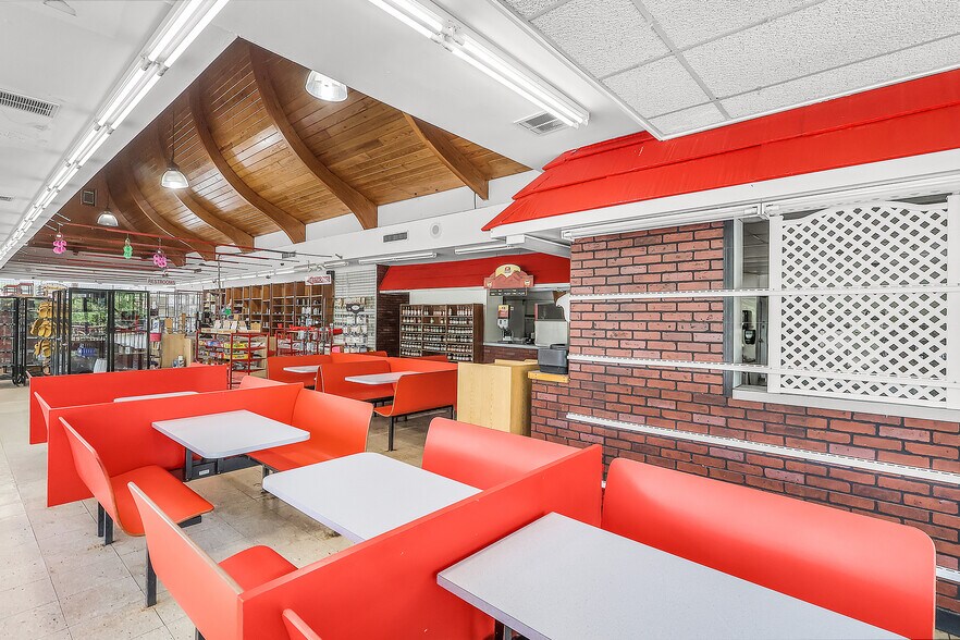 More Photos Of 500 Buff Blvd, Summerton General Retail For Sale