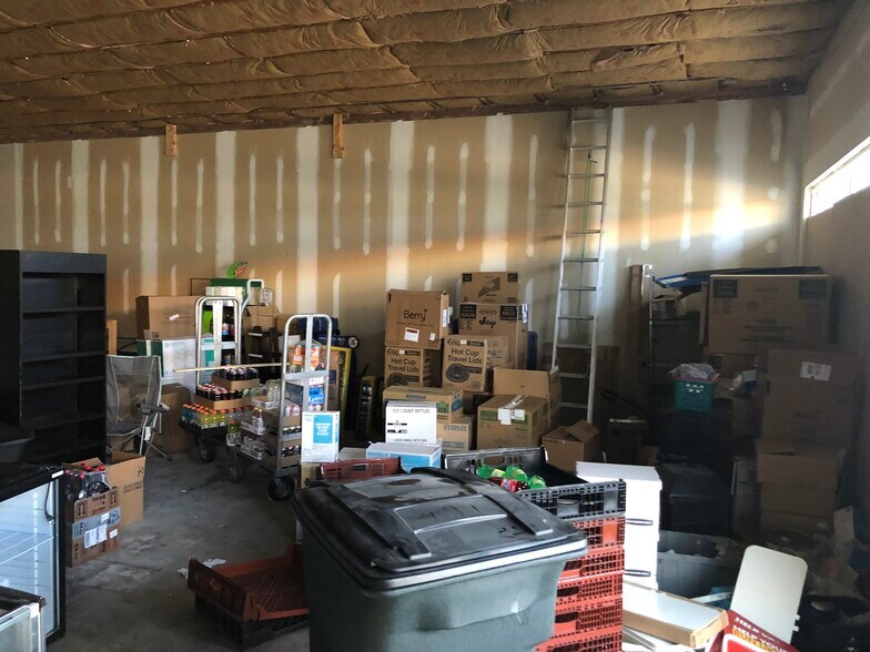 More Photos Of 1910 W Reynolds St, Pontiac General Retail For Lease
