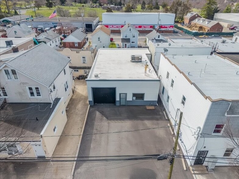 More Photos Of 28 Willowdale Ave, Port Washington Industrial For Sale