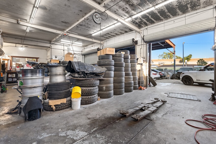 More Photos Of 6025 Laurel Canyon Blvd, North Hollywood Auto Dealership For Sale