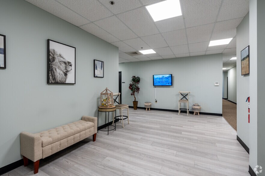 More Photos Of 649 N Lewis Rd, Limerick Medical For Lease