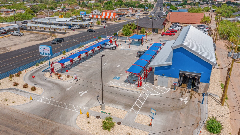 Primary Photo Of 1209 S Gregg St, Big Spring Carwash For Sale