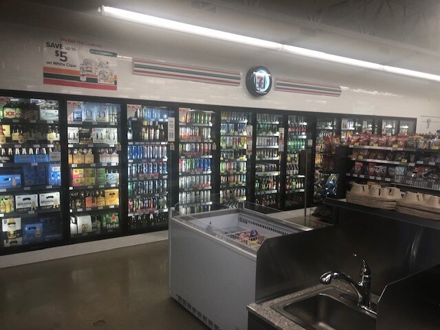 More Photos Of 2920 N Westmoreland Rd, Dallas Freestanding For Sale