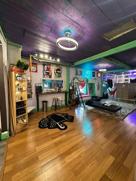 More Photos Of 304 S Lockwood Dr, Houston Storefront Retail Office For Sale