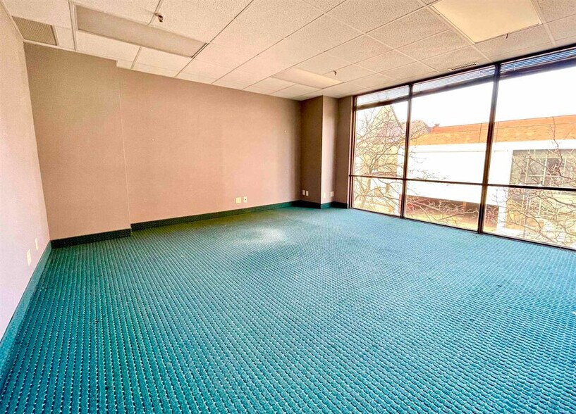 More Photos Of 456 Fulton St, Peoria Office For Sale