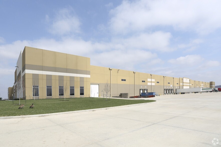 Primary Photo Of 12600 NE 40th St, Kansas City Distribution For Lease