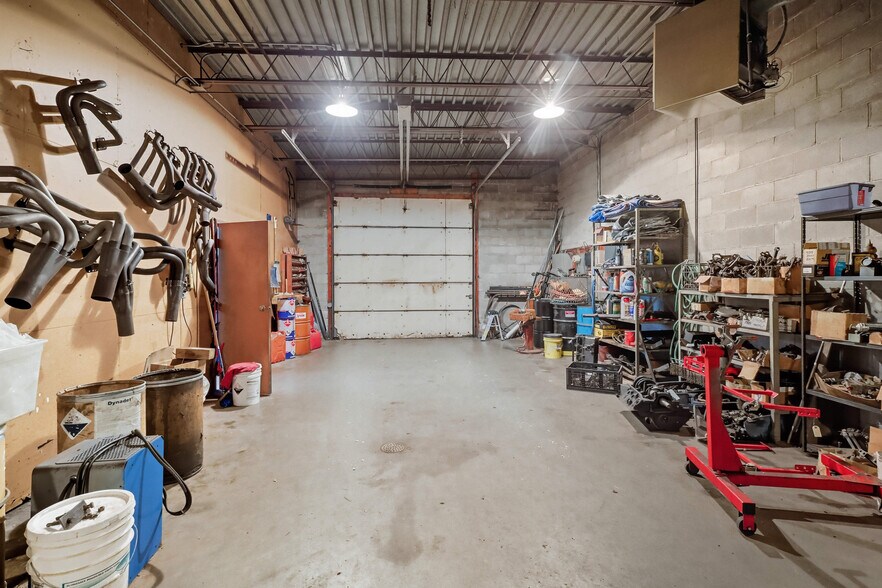 More Photos Of 3006 Avenue of the Cities, Moline Flex For Sale