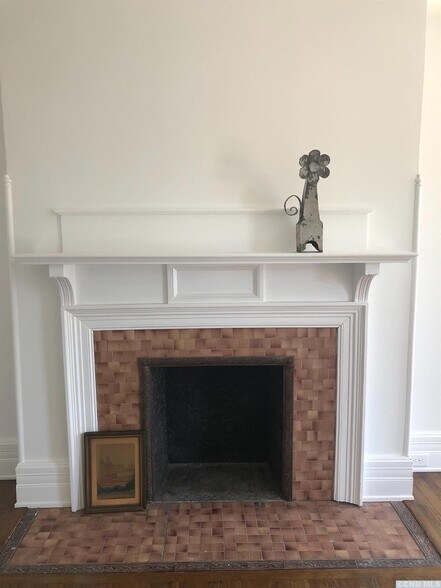 More Photos Of 420 Warren St, Hudson Office For Sale