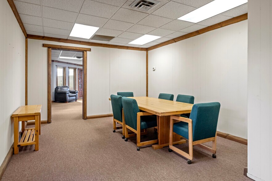 More Photos Of 615 Timber Ln, Maupin Office For Sale
