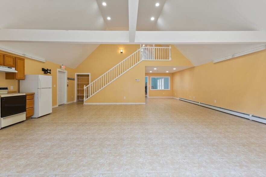 More Photos Of 204 Gray Rd, Cumberland General Retail For Sale