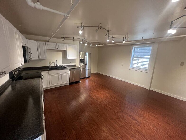 More Photos Of 45 Pearl St, Portsmouth Office For Lease