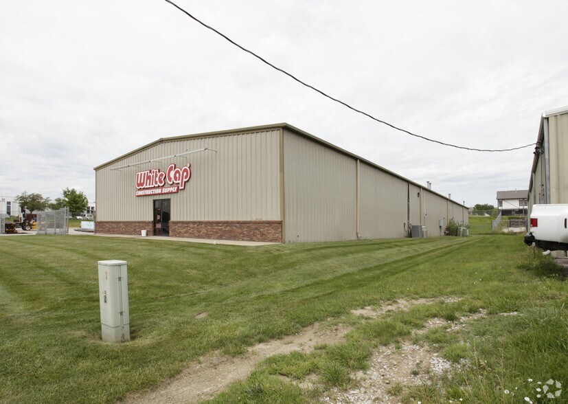 More Photos Of 1720 Adams St, Lincoln Warehouse For Lease