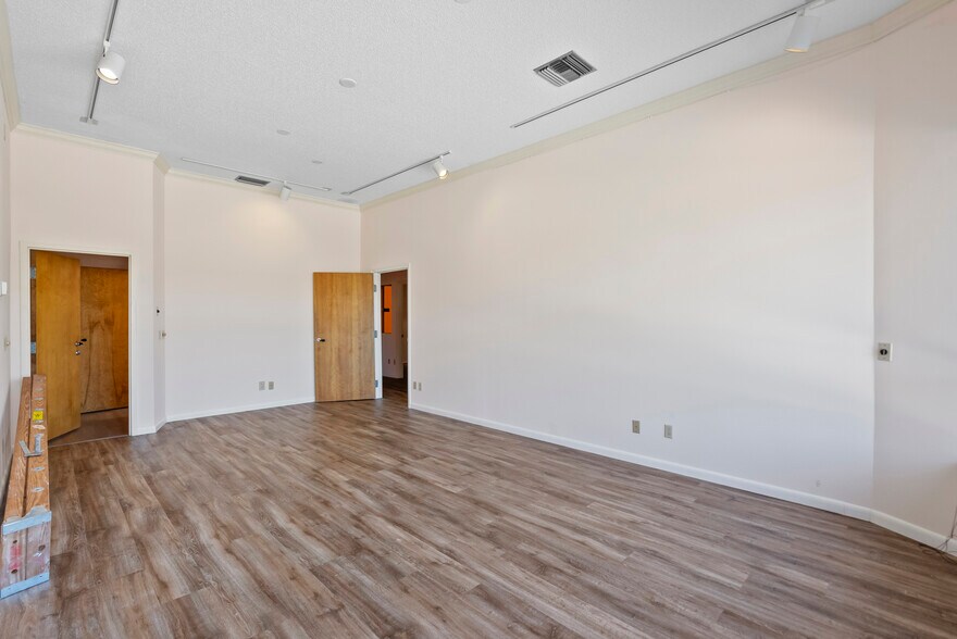 More Photos Of 900 SE Ocean Blvd, Stuart Medical For Lease