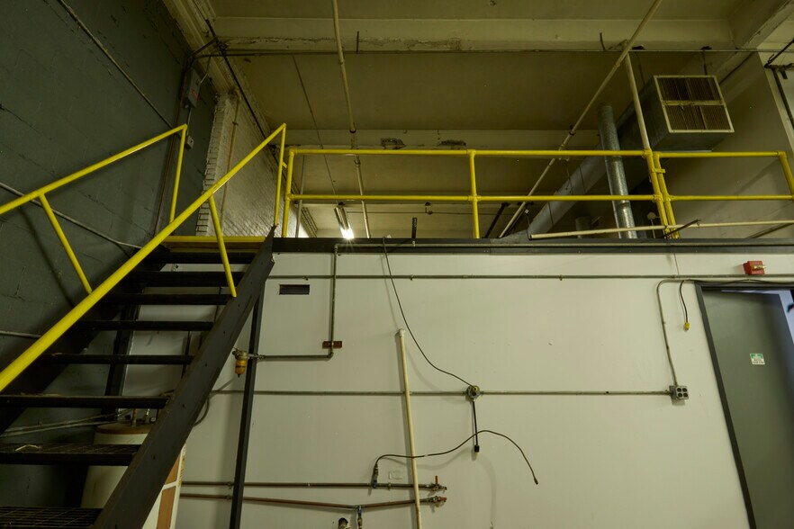 More Photos Of 51 Hayes Pl, Buffalo Industrial For Lease