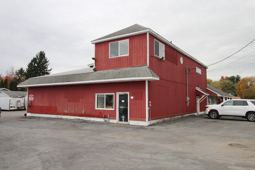 More Photos Of 585 S Main St, Central Square Auto Dealership For Sale