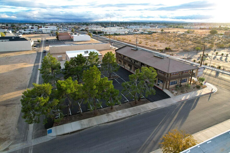 More Photos Of 14359 Amargosa Rd, Victorville Office For Sale