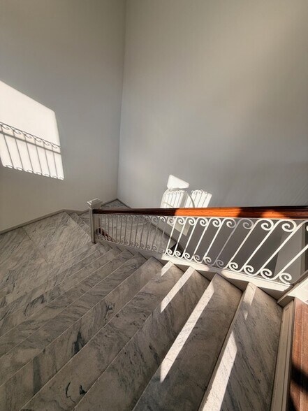 More Photos Of 24 W Chase St, Pensacola Office For Lease