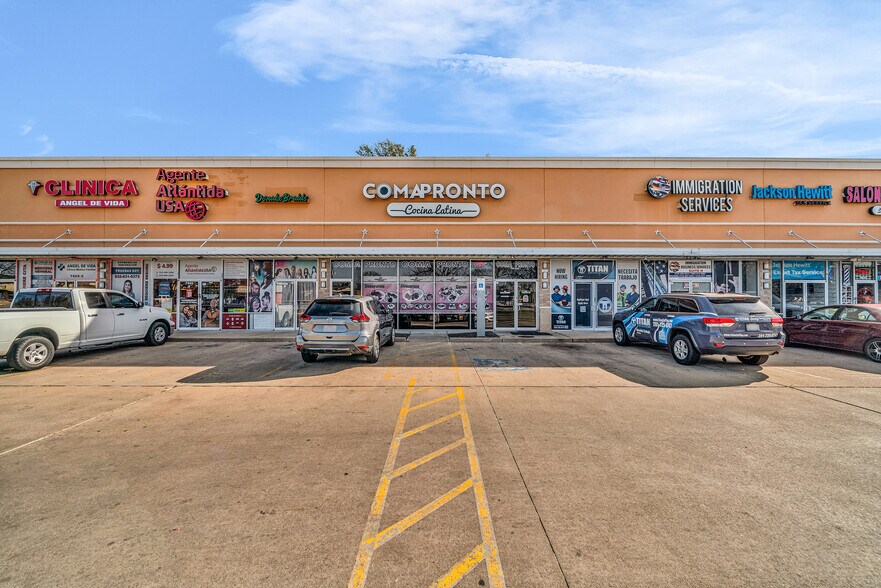 More Photos Of 7909 Hillcroft St, Houston Unknown For Lease