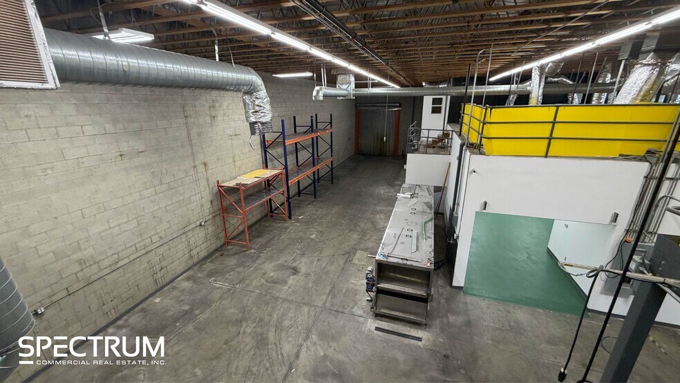 More Photos Of 15911 Arminta St, Van Nuys Manufacturing For Lease