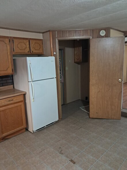 More Photos Of 8719 Pearson Rd, Ore City Warehouse For Sale
