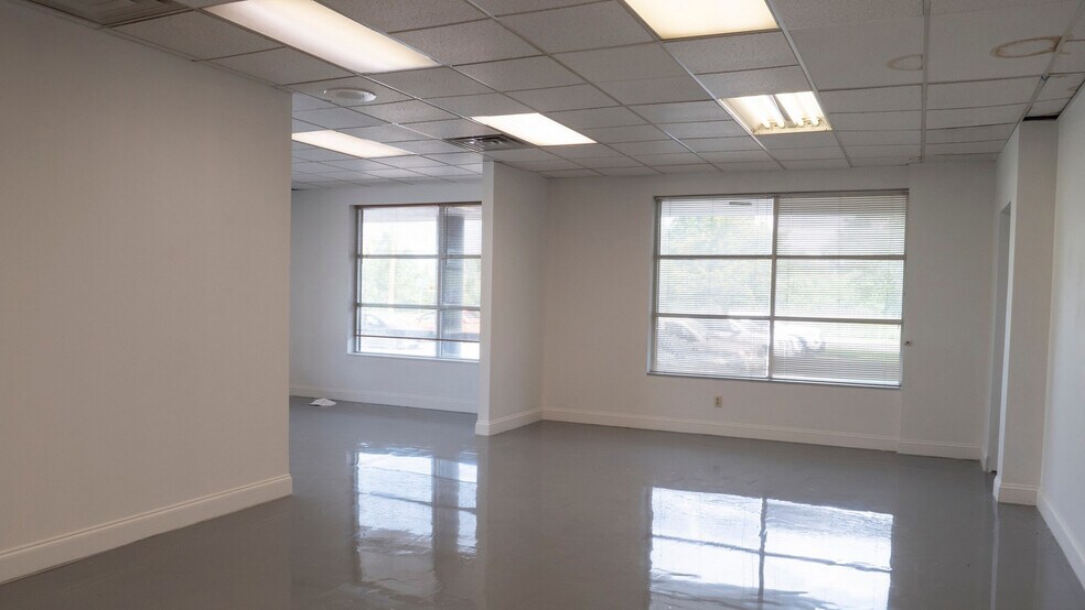 More Photos Of 495 Aero Dr, Cheektowaga Light Distribution For Lease