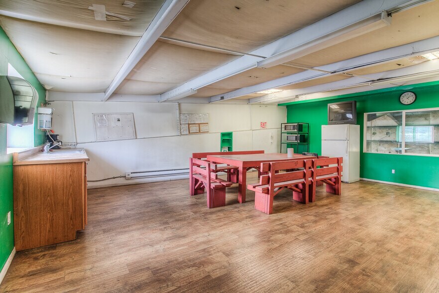 More Photos Of 31 Precision Ln, Malaga Manufacturing For Sale