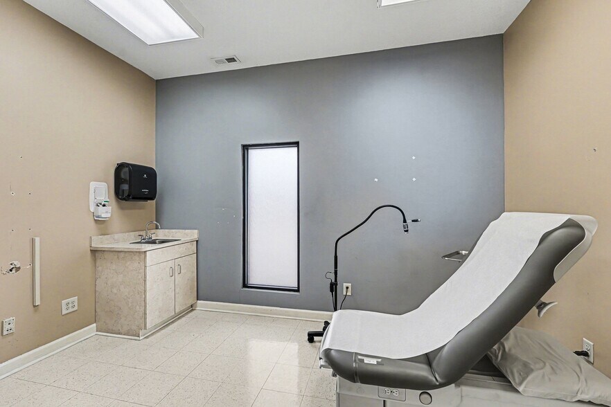 More Photos Of 208 W Salisbury St, Asheboro Medical For Lease