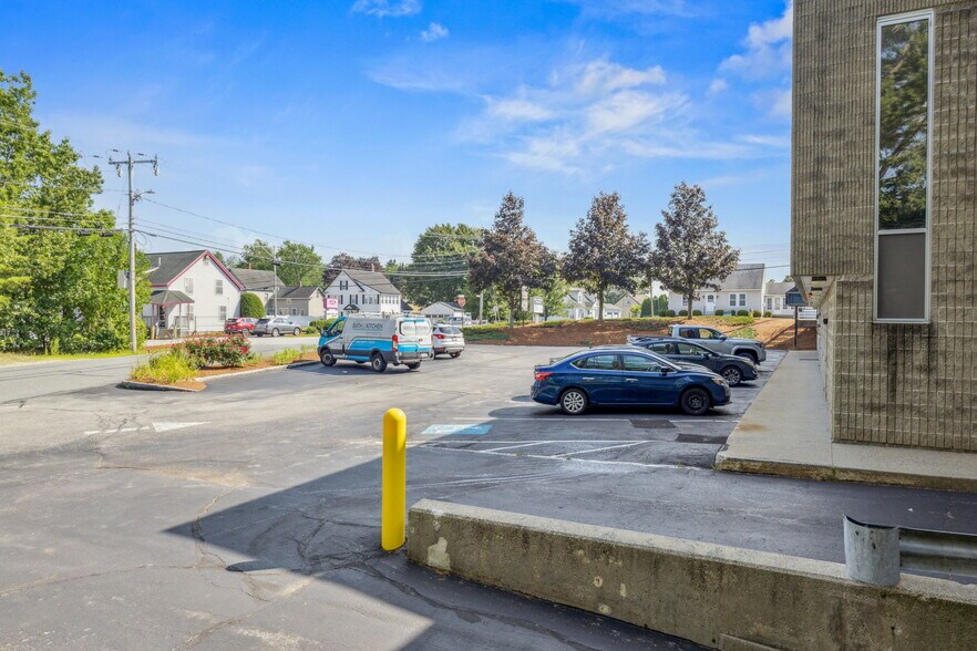 More Photos Of 175 Amherst St, Nashua Freestanding For Lease