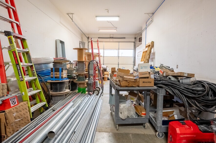 More Photos Of 211 Jetway Dr, Belgrade Flex For Sale