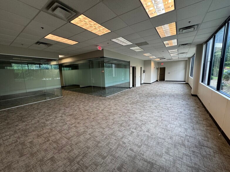 More Photos Of 2031 Nelson Miller Pky, Louisville Office For Lease