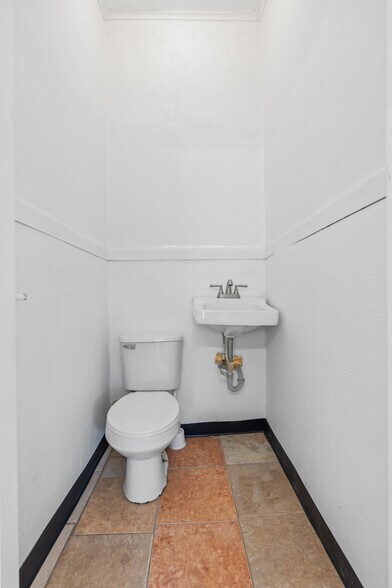 More Photos Of 231 E Elm St, Hillsboro Loft Creative Space For Lease