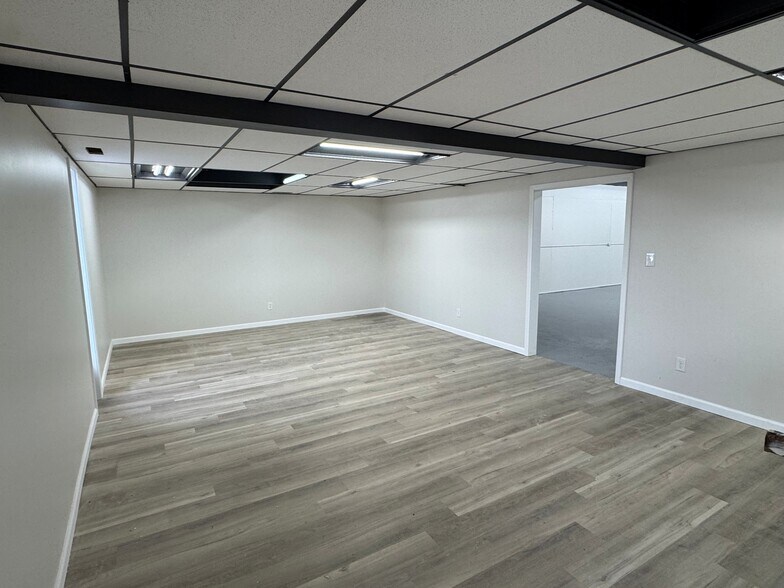 More Photos Of 40 County Road 70, Laotto Warehouse For Lease