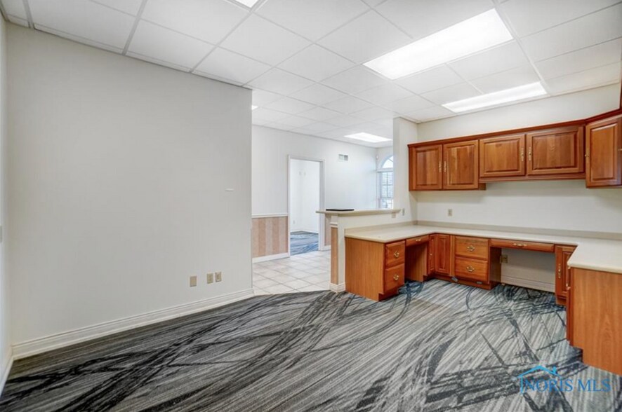 More Photos Of 2135 Tiffin Ave, Findlay Office For Sale