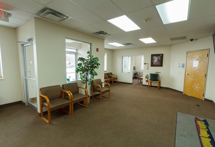 More Photos Of 554 E Robinson St, North Tonawanda Office For Sale