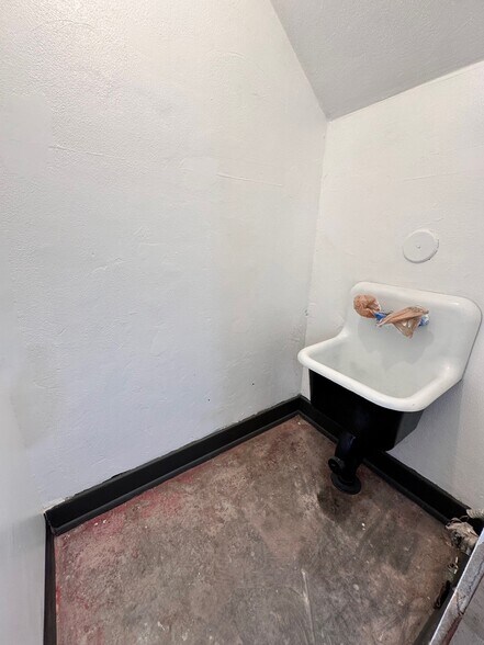 More Photos Of 1327 S Olive St, Los Angeles Specialty For Lease