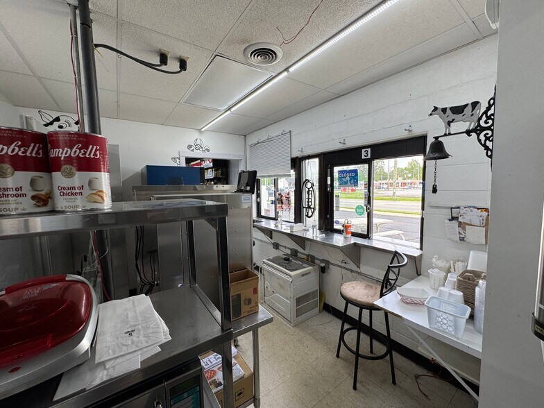 More Photos Of 411 E Fairground St, Marion Convenience Store For Sale
