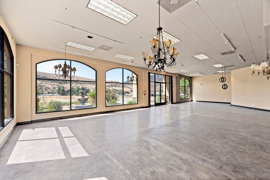 More Photos Of 28811 Canwood St, Agoura Hills Storefront Retail Office For Lease