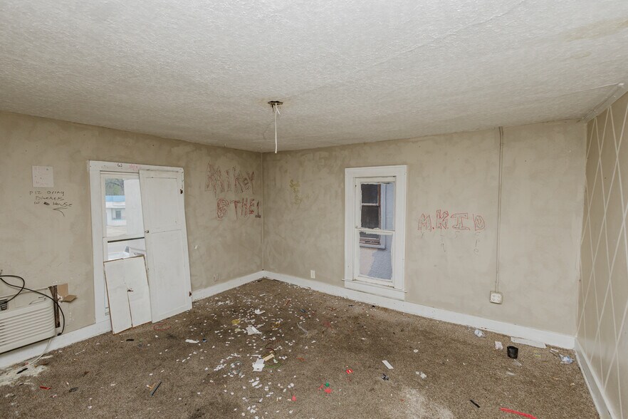 More Photos Of 123 E Madison Ave, Arkansas City Apartments For Sale