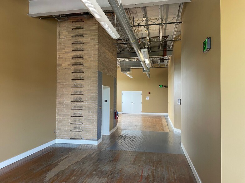 More Photos Of 3121 Broadway St, Paducah Storefront Retail Office For Sale