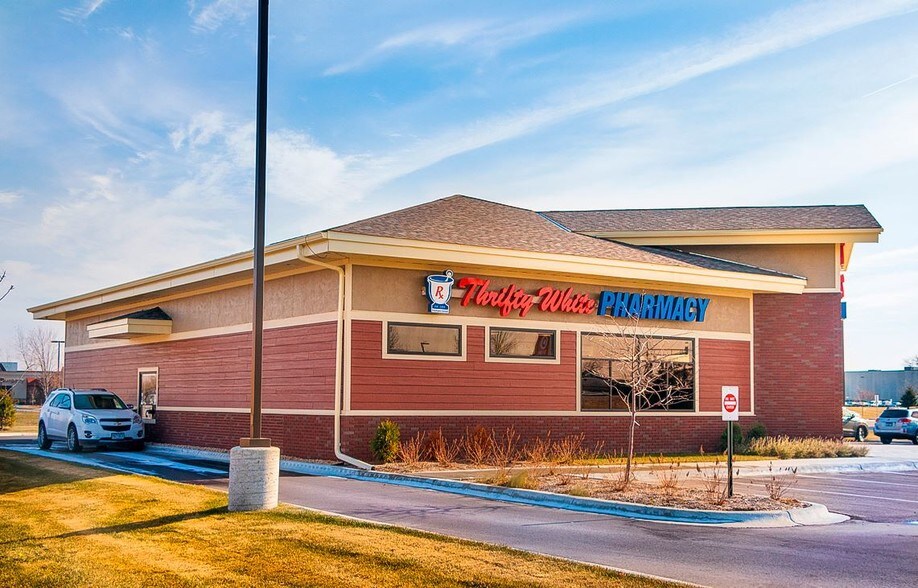More Photos Of 1460 Montreal St, Hutchinson Drugstore For Sale