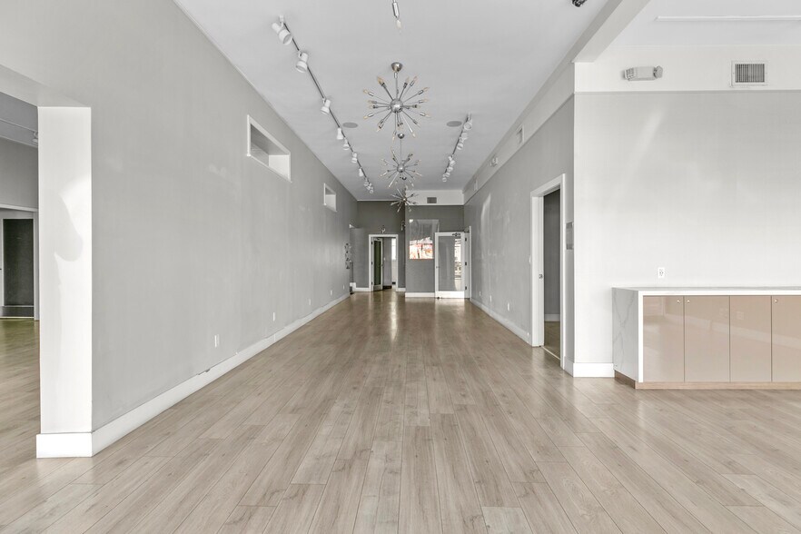 More Photos Of 11908 Ventura Blvd, Studio City Storefront Retail Office For Lease