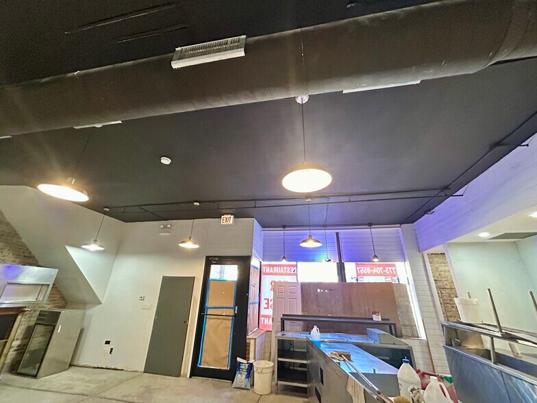 More Photos Of 3400 W Evergreen Ave, Chicago Storefront Retail Residential For Lease