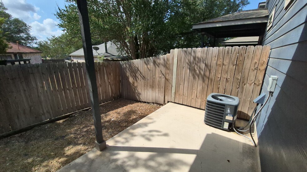 More Photos Of 6866 Lakeview Dr, San Antonio Multifamily For Sale