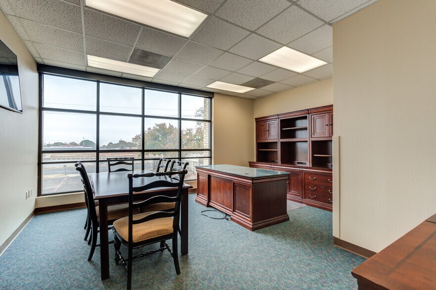 More Photos Of 3802-3806 Interstate 27, Lubbock Office For Sale