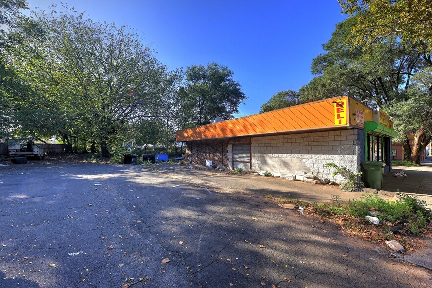 More Photos Of 660 Howard Ave, New Haven Convenience Store For Sale