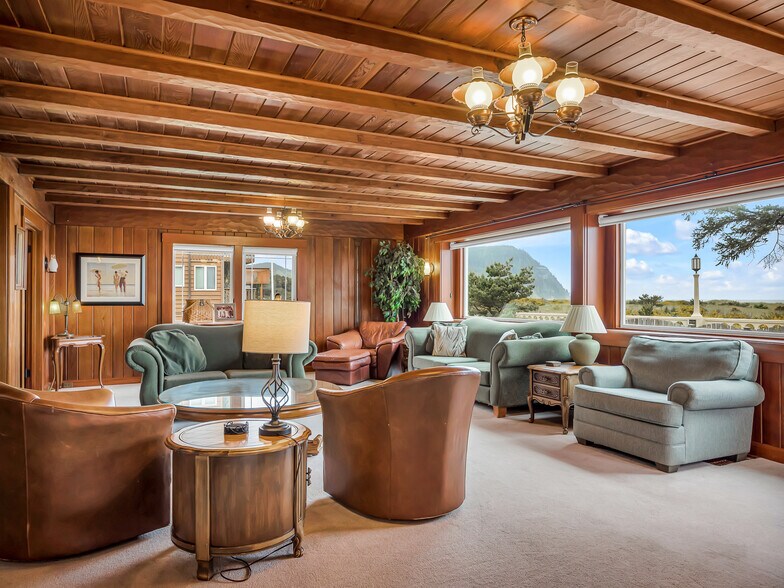 More Photos Of 1021 Promenade, Seaside Specialty For Sale