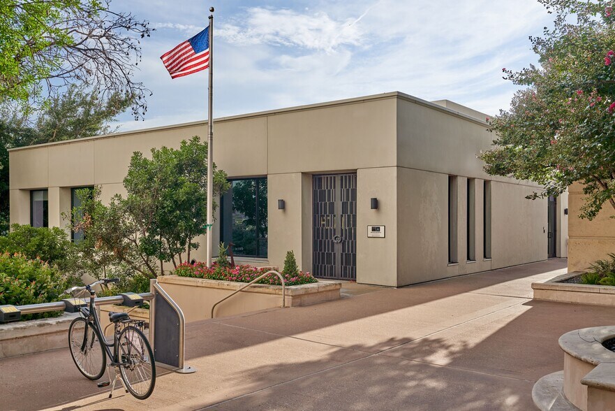 More Photos Of 98 San Jacinto Blvd, Austin Office For Sale